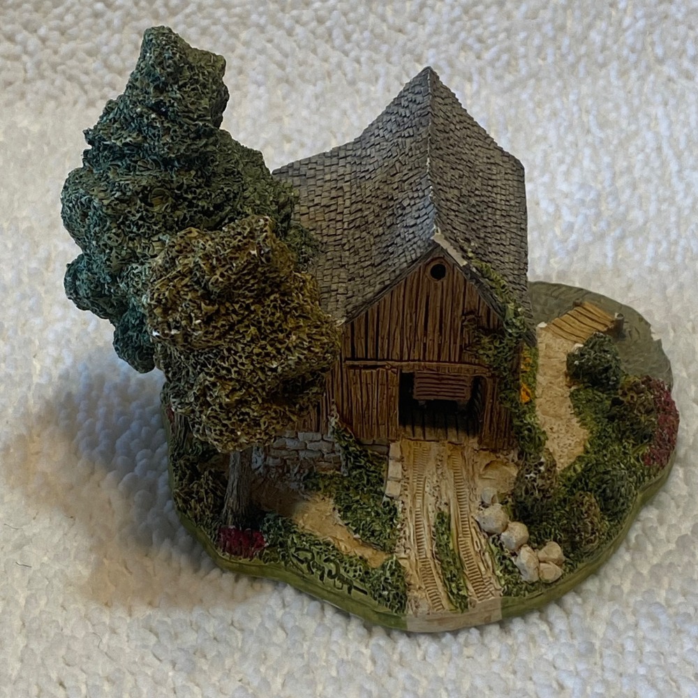The‎ American Landmarks Collection Countryside Barn Miniature 1989 Lilliput Lane